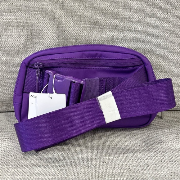 NWT Lululemon Everywhere Belt Bag In College Purple With Black Interior - Picture 4 of 9